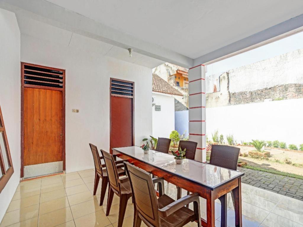 Hotel Oyo 90344 Wijayanti Banyuwangi  Exteriér fotografie